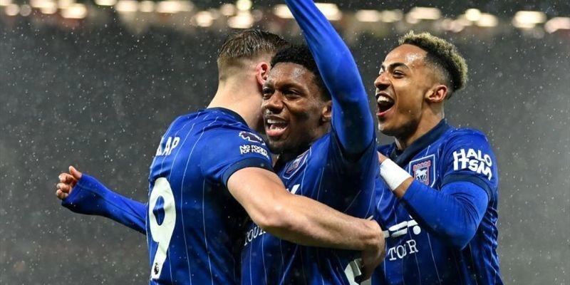 Ipswich Town đang thể hiện một bộ mặt vô cùng tệ hại Ipswich Town đang thể hiện một bộ mặt vô cùng tệ hại