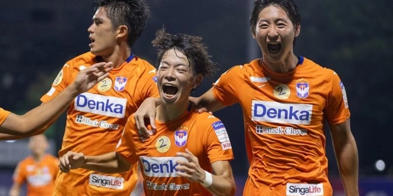 Albirex Niigata đang thi đấu vô cùng phập phồng Albirex Niigata đang thi đấu vô cùng phập phồng