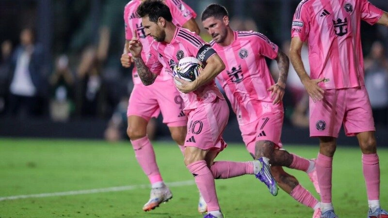 Messi lập cú đúp trong màu áo Inter Miami
