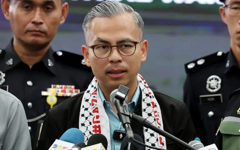 Ông Fahmi Fadzil ám chỉ Malaysia bị đối thủ cùng khu vực chơi xấu