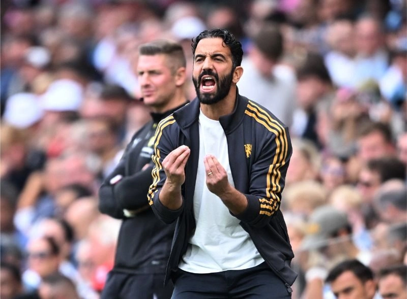 Amorim thẳng thắn thừa nhận MU thua kém Liverpool