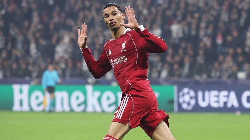 Liverpool hủy diệt Frankfurt