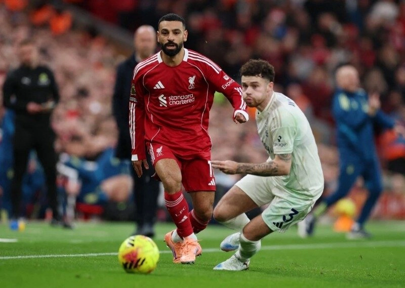 Liverpool thảm bại 0-3 trước Nottingham