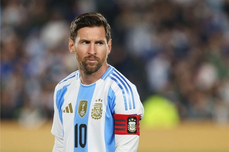FIFA mong Messi đá World Cup 2026