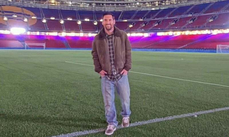 Messi bất ngờ trở lại sân Camp Nou