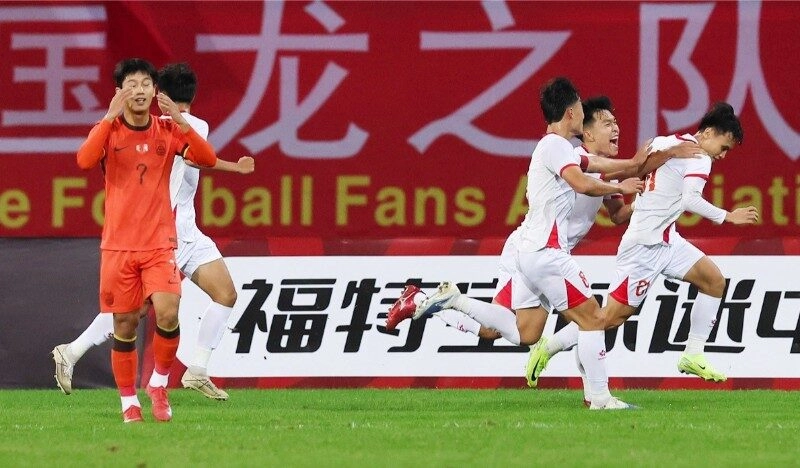 U22 Việt Nam thắng sát nút Trung Quốc